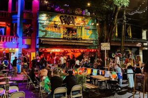 4 Hours Pub Crawl Nightlife in Medellin